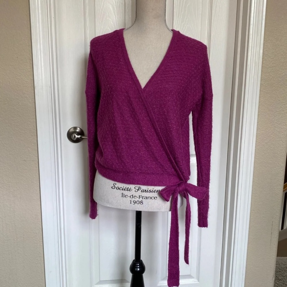 Hollister sweater